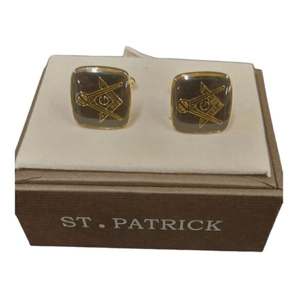 ST. PATRICK MASONIC SYMBOL SQUARE CUFFLINKS GOLD/BLACK WITH SQUARE & COMPASS. - Picture 1 of 1